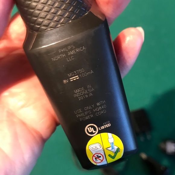 Philips Noroco Nose/Face Trimmer #MG3750 comes w/all attachments as pictured - Picture 8 of 10